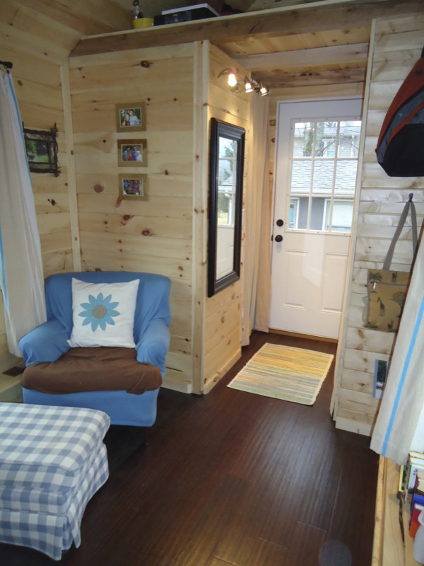 This Adorably Tiny Home Is Surprisingly Spacious (11)