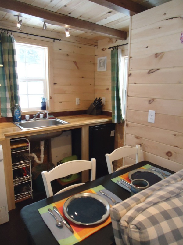 This Adorably Tiny Home Is Surprisingly Spacious (13)