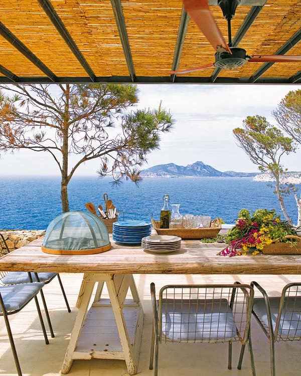 This-Mediterranean-Home-Is-A-Haven-Of-Serenity-And-Beauty-3