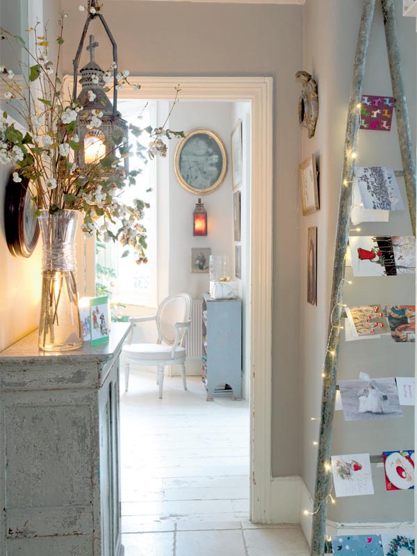 This-Victorian-London-Home-Looks-Perfect-For-The-Holidays-3