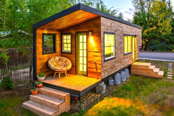 Tiny-House-From-Recycled-Materials-1