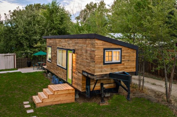 Tiny-House-From-Recycled-Materials-2