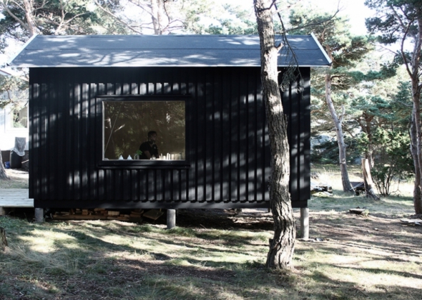 Tiny-House-On-An-Island-1