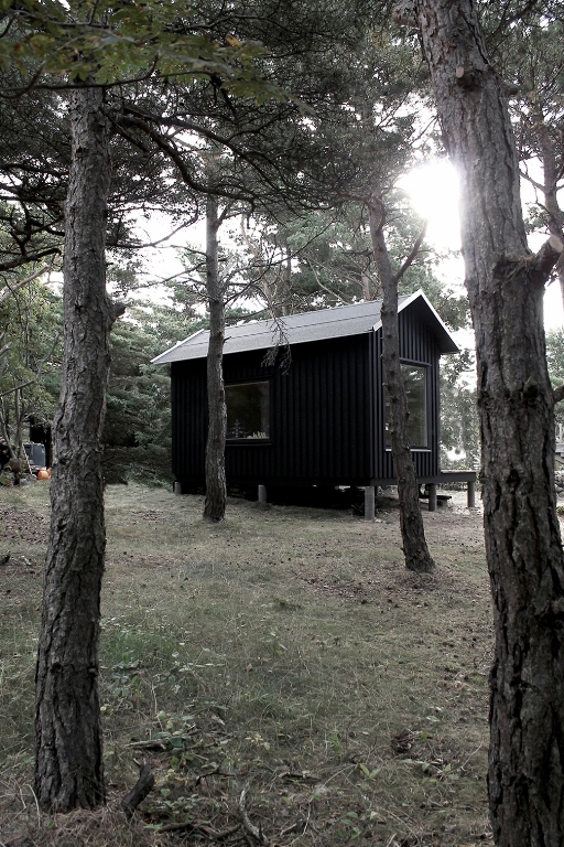 Tiny-House-On-An-Island-12