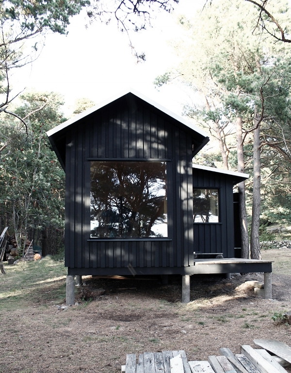 Tiny-House-On-An-Island-2