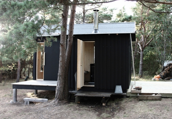 Tiny-House-On-An-Island-4