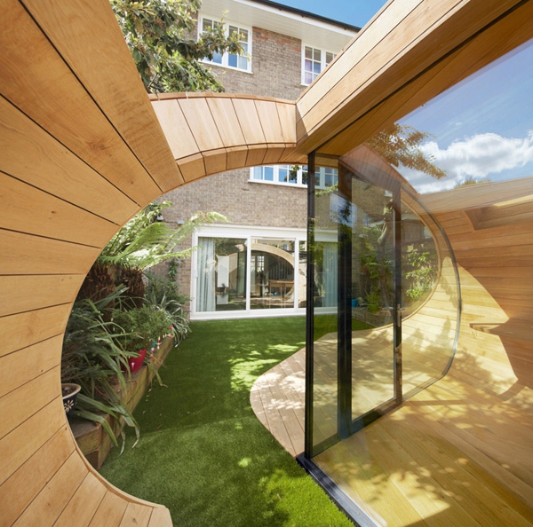 Unconventionally-Brilliant-Garden-Office-5