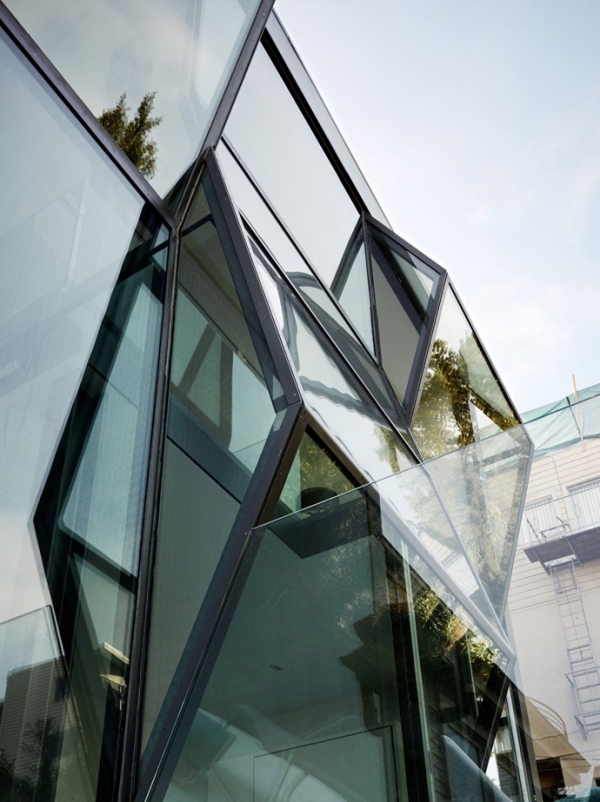 Unusual-Glass-Facade-Of-A-San-Francisco-Home-2