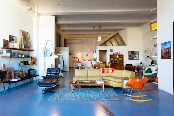 We-Love-The-Retro-Furniture-In-This-Open-Plan-Loft-1