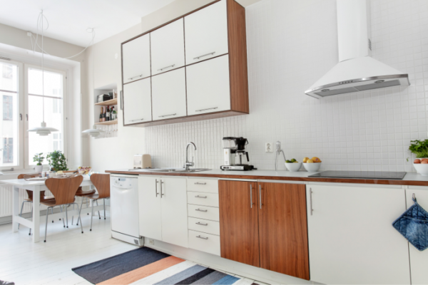 White-And-Wood-In-The-Kitchen-1