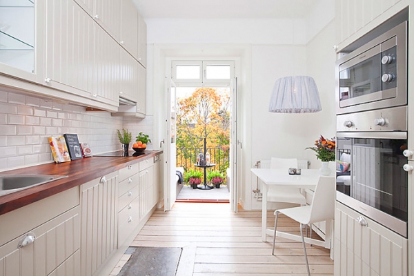 White-And-Wood-In-The-Kitchen-4