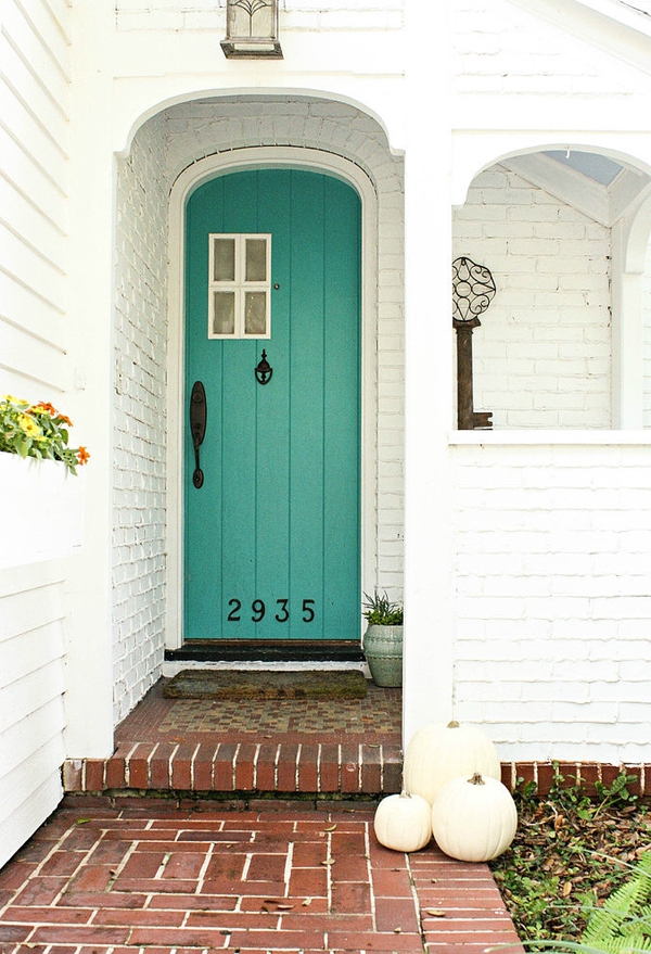 Wonderful Cottage Renovation Creates An All White Dream (27)