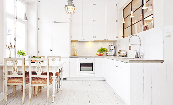 White-And-Wood-In-The-Kitchen