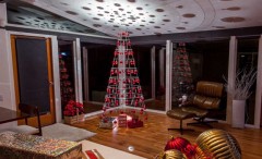 Style Up With A Contemporary Christmas Tree