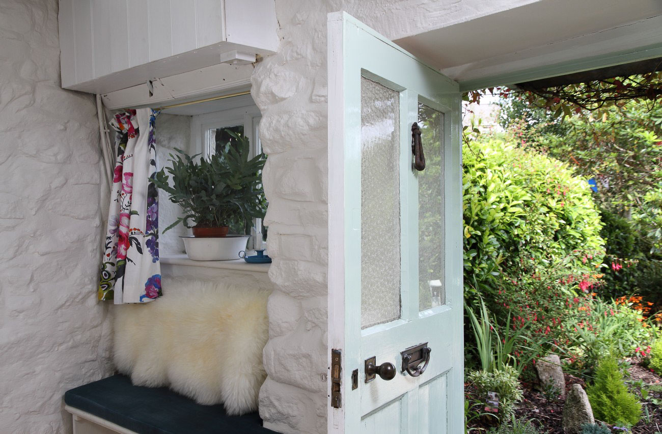 Coming Inside This Romantic Cottage In Cornwall, Uk