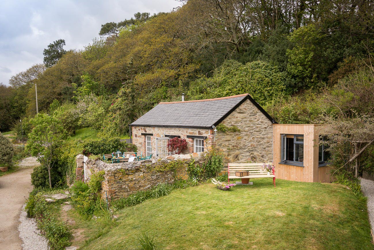 Stylish Country Cottage In Cornwall, Uk