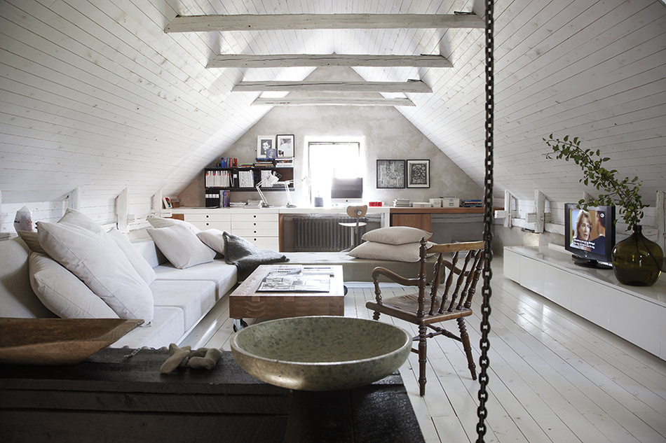 39 Attic Living Rooms That Really Are The Best Adorable Home Com