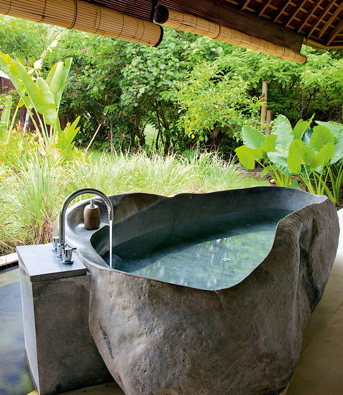 These Are The Most Impressive Natural Stone Bathtubs On The Internet ...