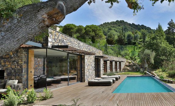 The Villa Nemes: A Natural Stone Residence