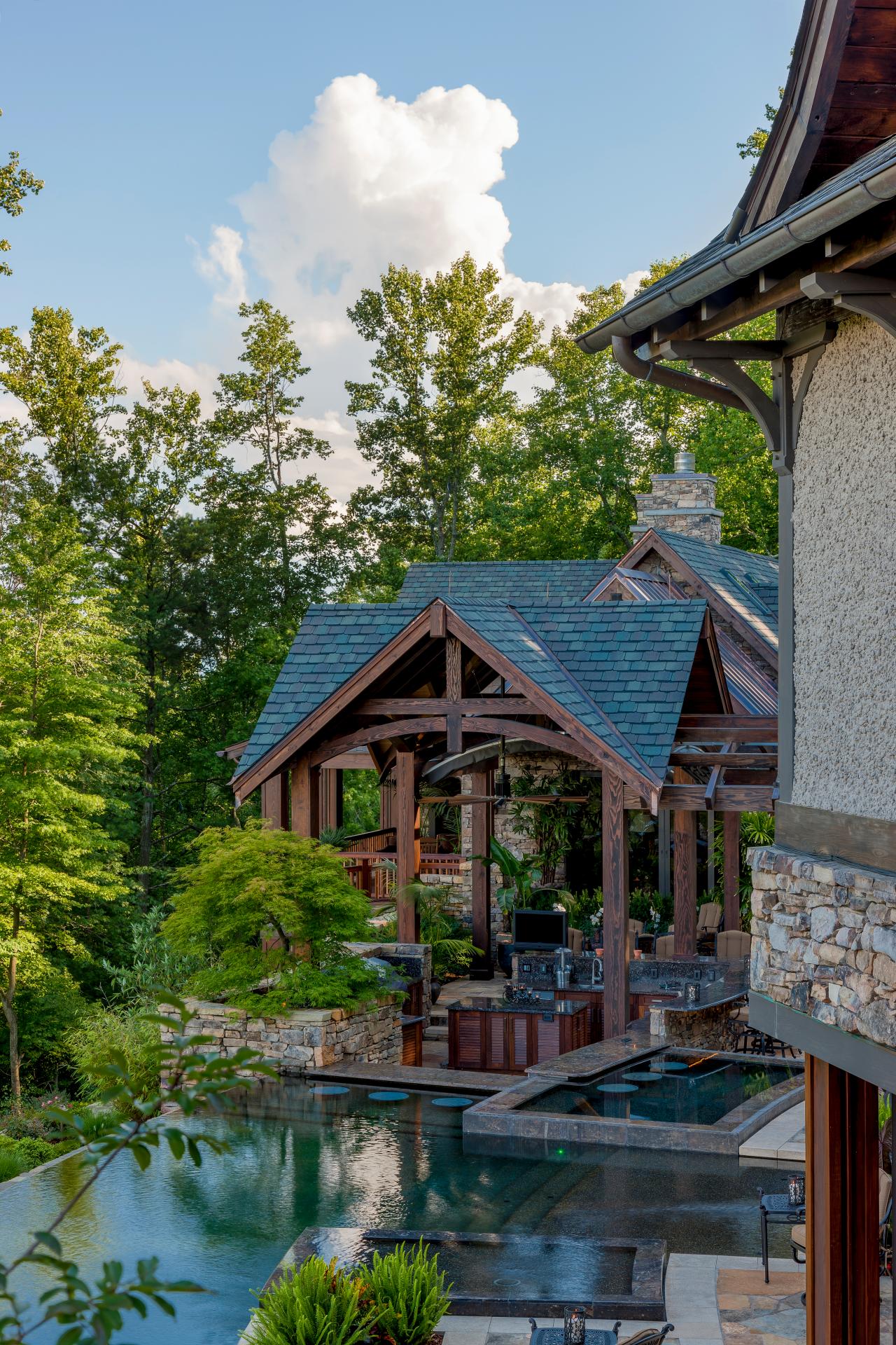 Beautiful Mountain Retreat With A Pool