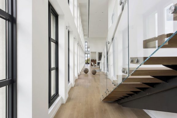 Picture of Live Like A Movie Star In This Minimalist Penthouse – Adorable ...