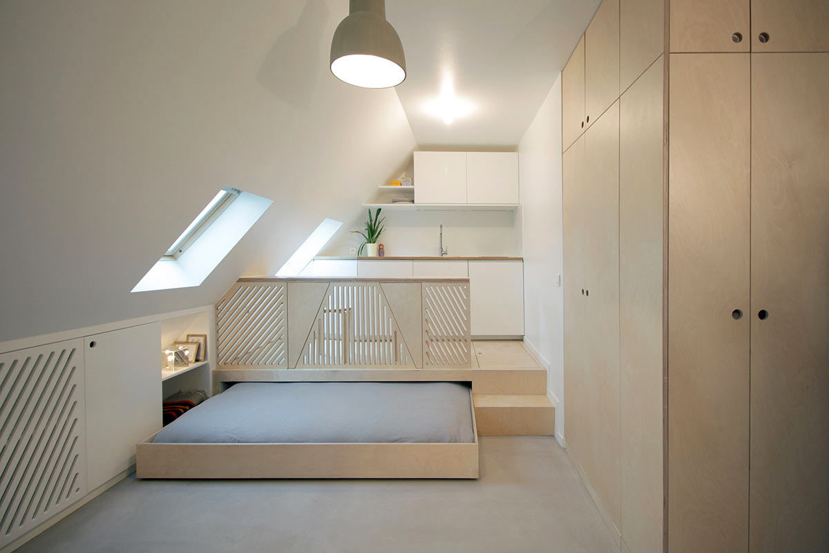 Attic Studio With Roll-Out Bed