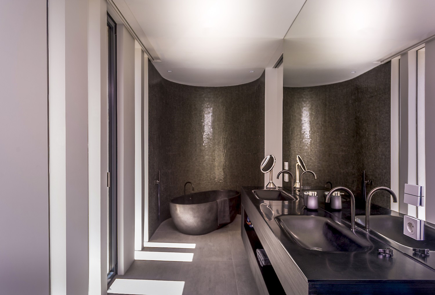 Modern Dark Metalic Bathroom