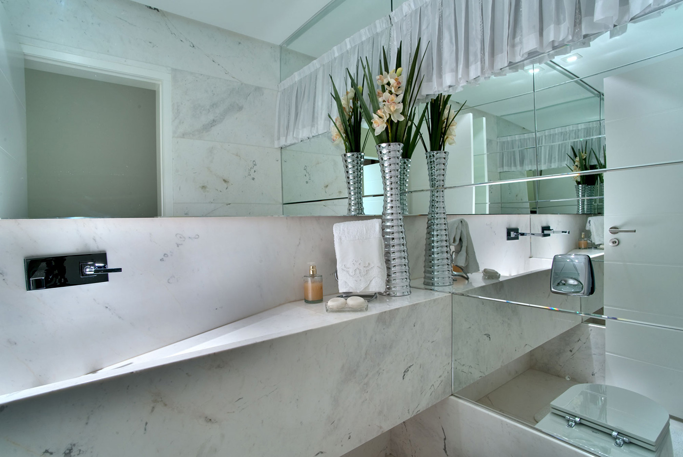 Bathroom With Mirror Walls