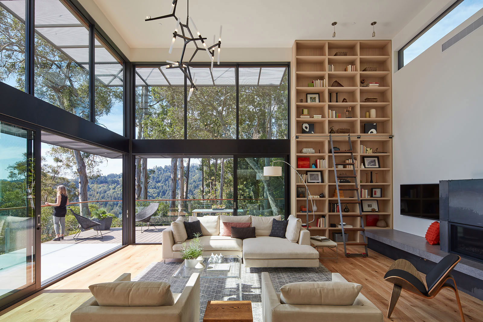 Contemporary living room design at Hillside House by Zack de Vito