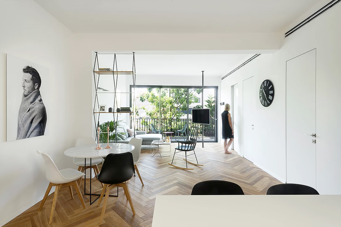 Urban Apartment-View To Balcony