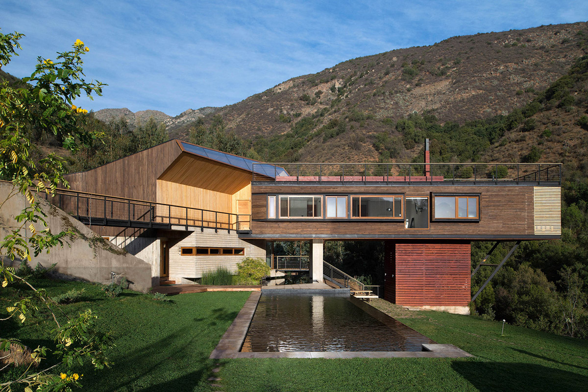 House With A Backyard Pool