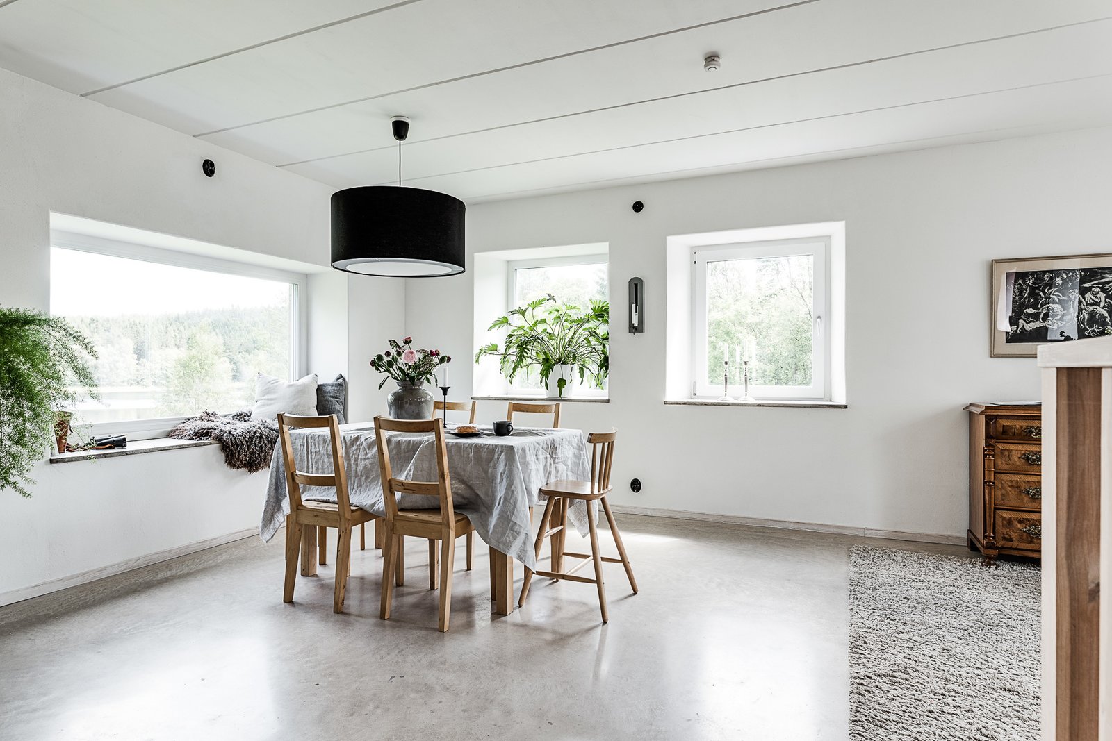 Spacious Dining Room