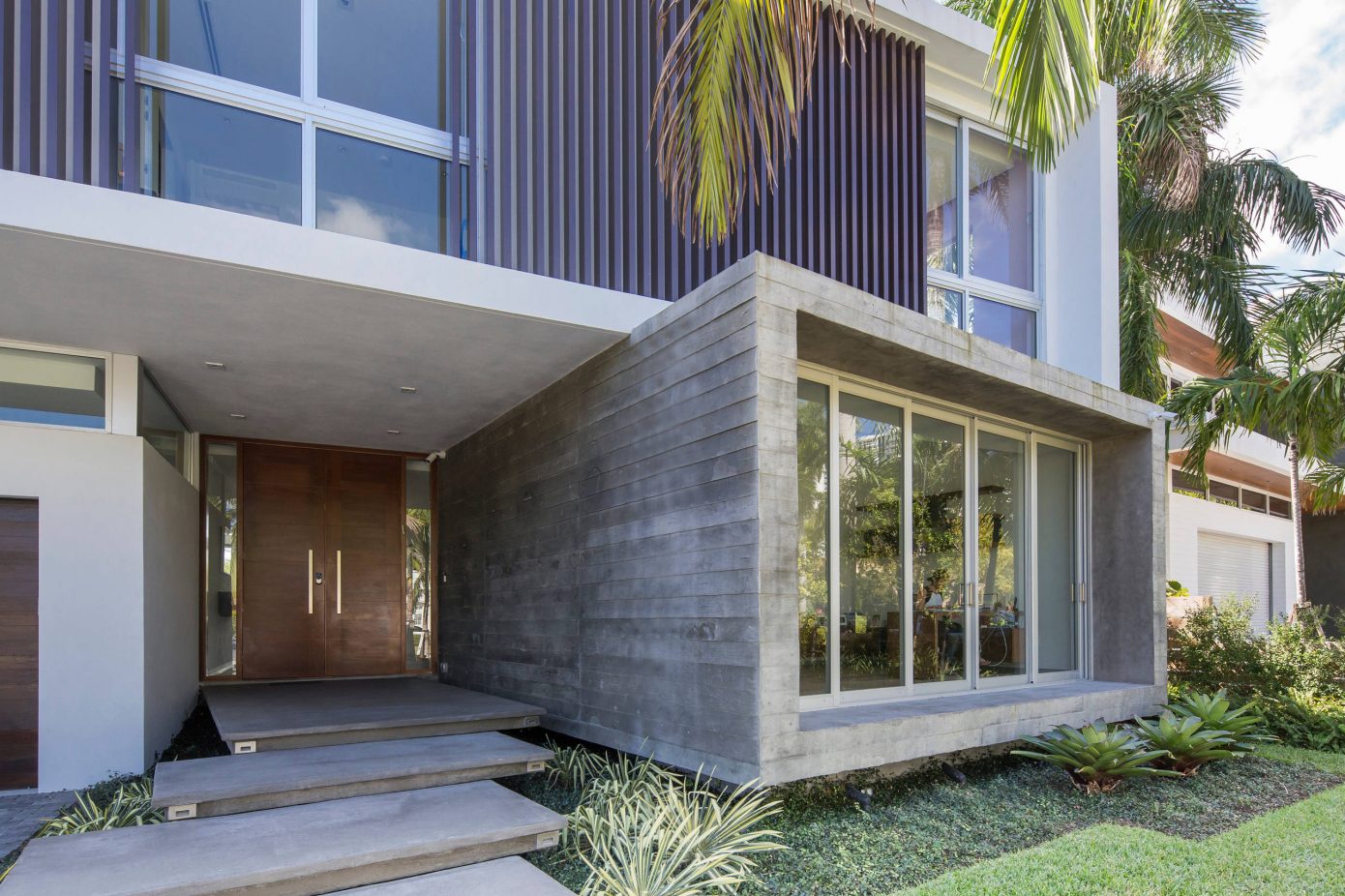 Miami Splendor - Amazing Two-Story Family House - The Entrance