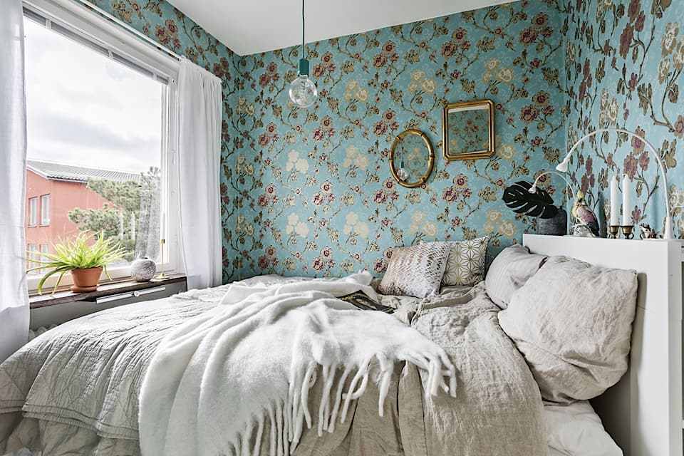 Tiny Bedroom With Wallpapers