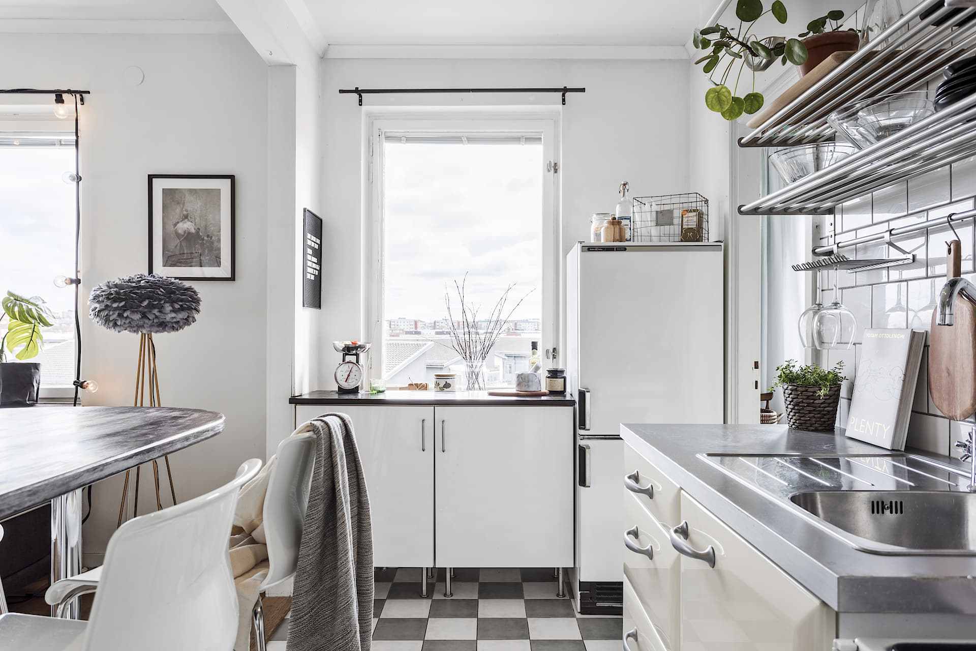 Small Black And White Kitchen