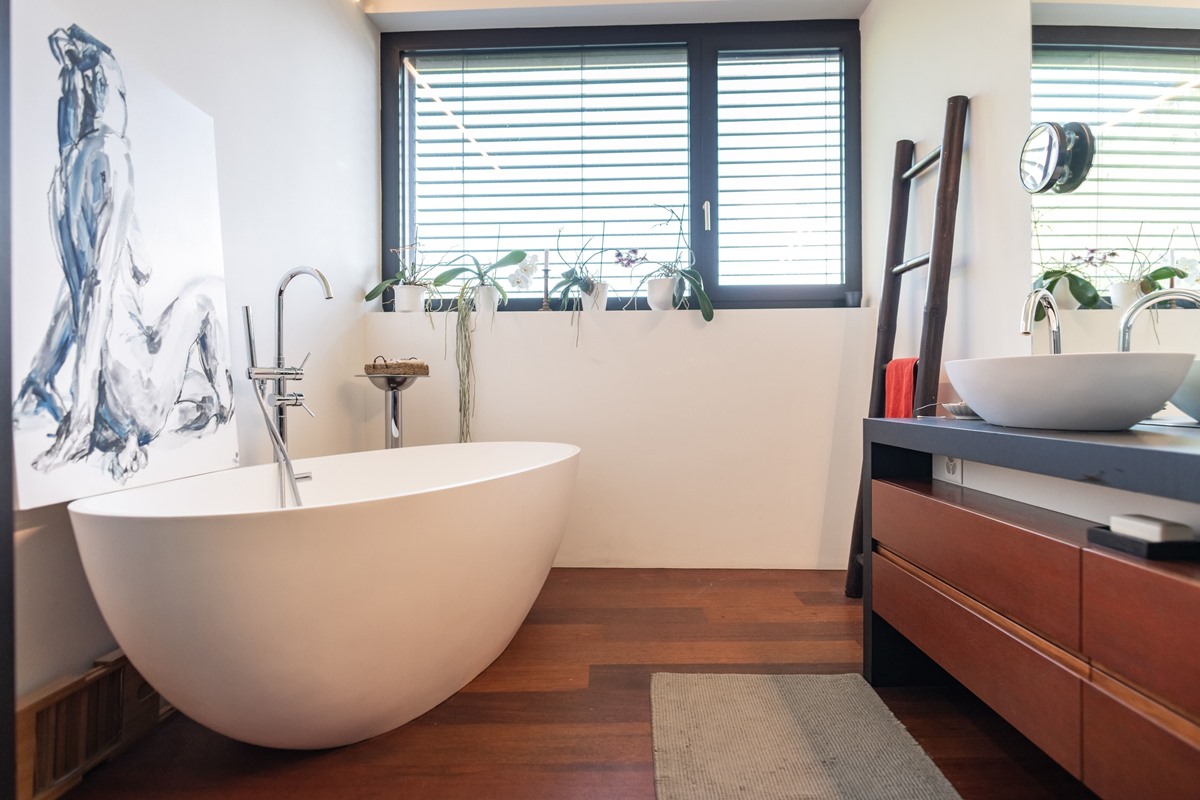 Modern Bathroom With A Tub