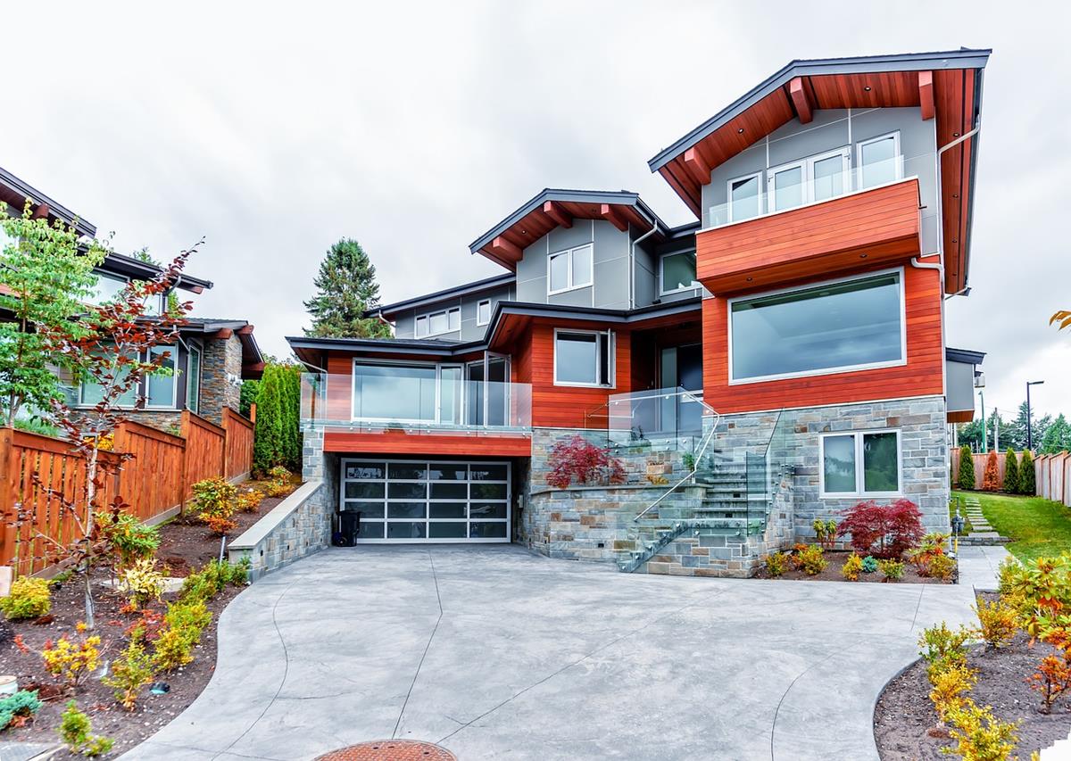 Modern House With A Garage