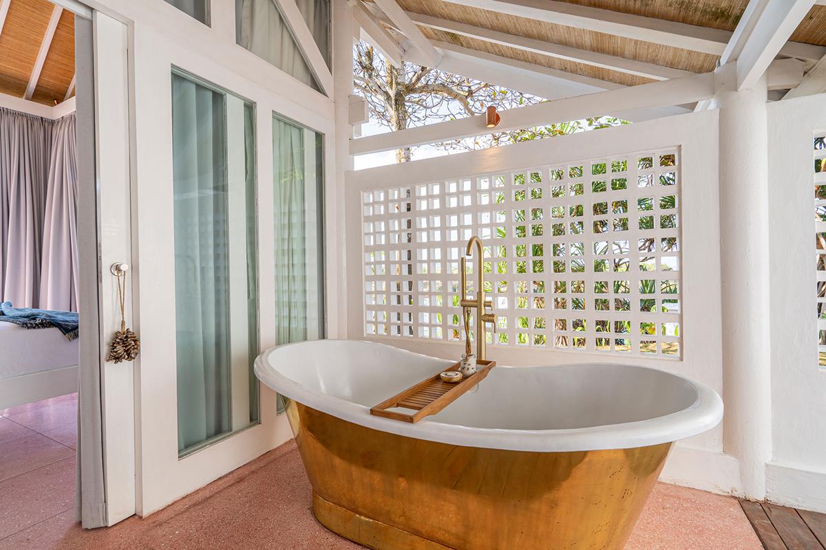 Outdoor Bathtub