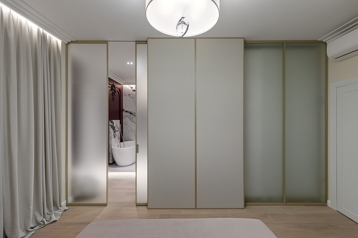 Modern Bedroom With En-Suit Bathroom