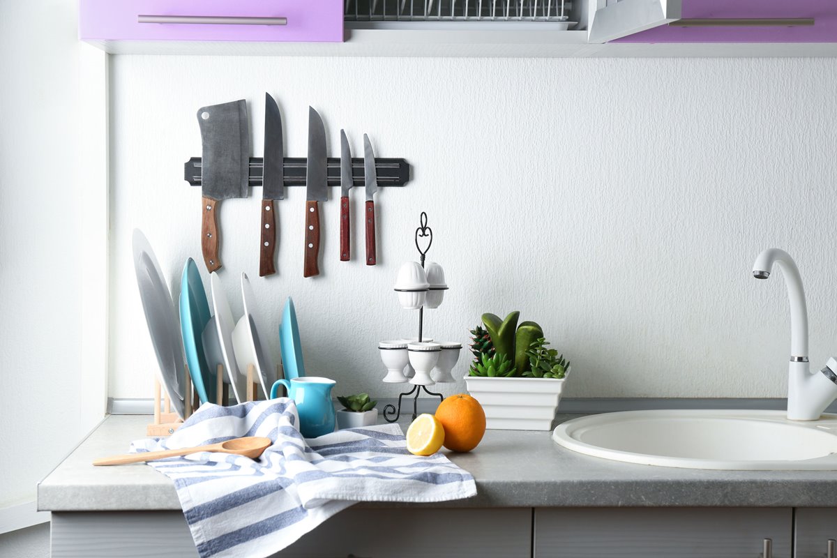 Kitchen Counter And Knives
