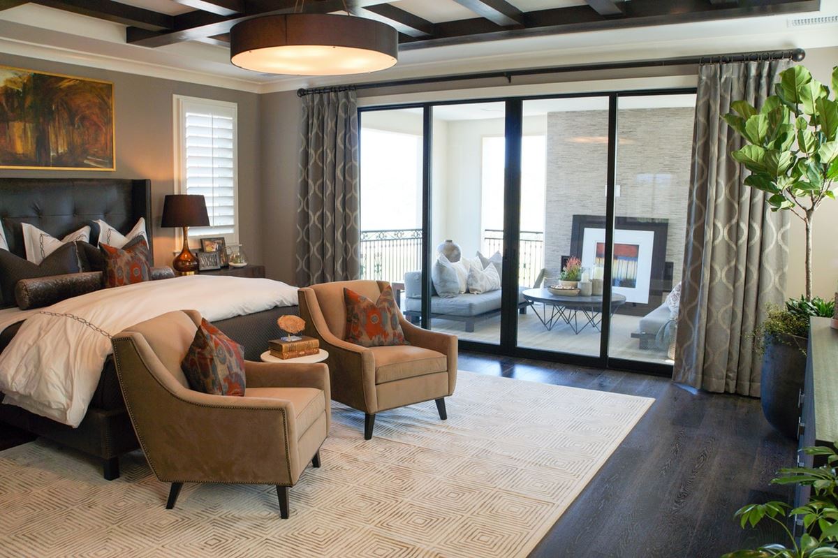 Luxury Bedroom With Balcony