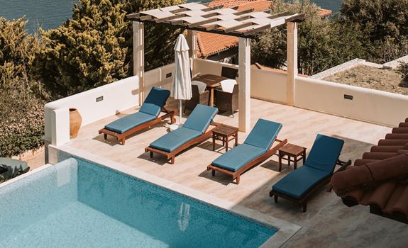 6 Tips For Elevating Your Poolside Oasis
