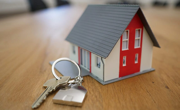 5 Factors To Consider When Choosing Between Renting And Buying A Home-Featured Image