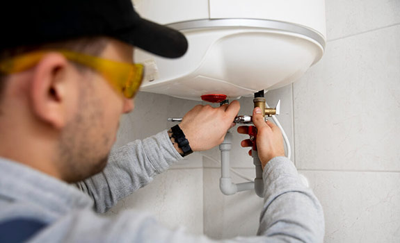 Signs You Need A Water Heater Repair Service: Don'T Ignore These Warning Signals-Featured